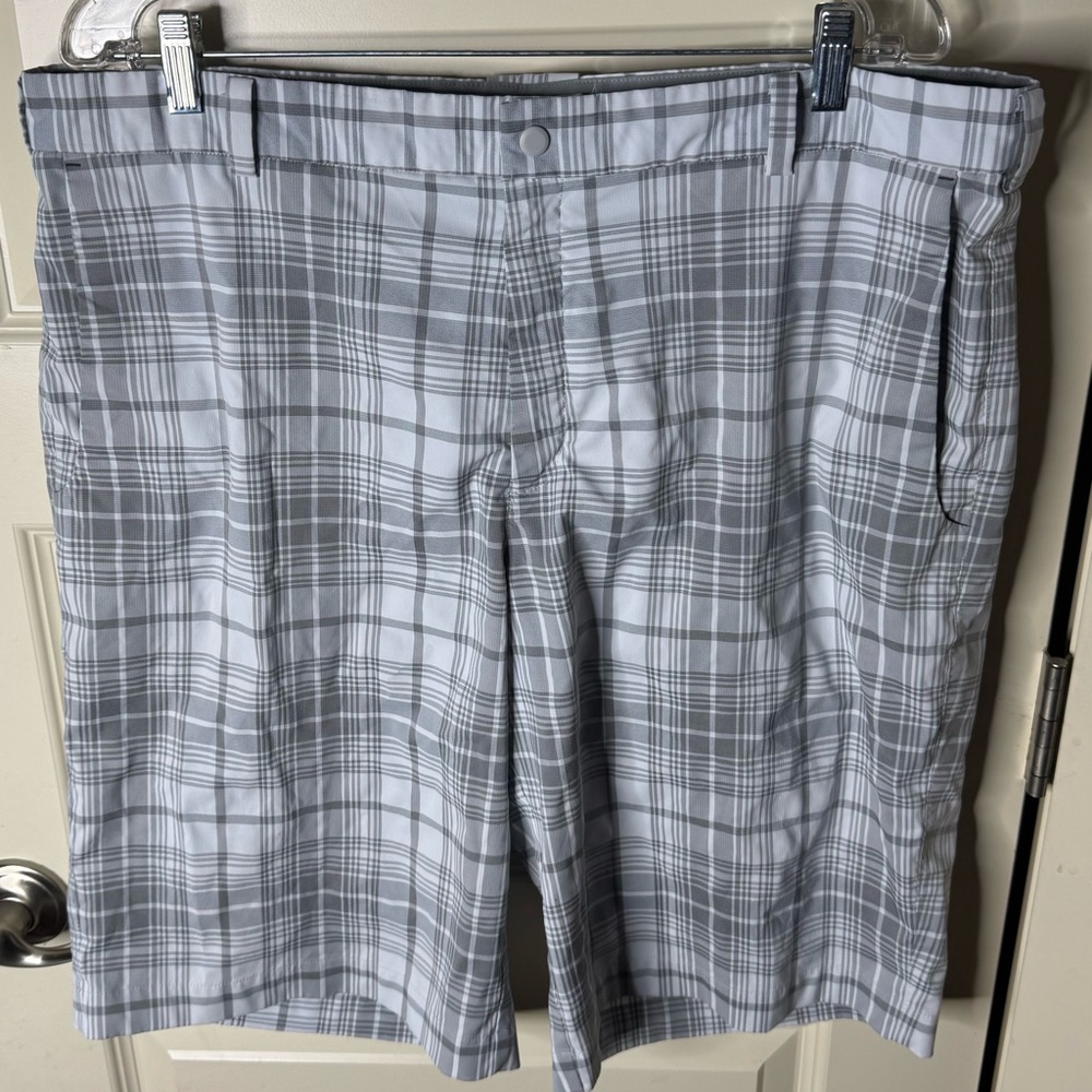 Nike Golf Tour Performance Men’s Dri-Fit Shorts, size 38 (Tech plaid)